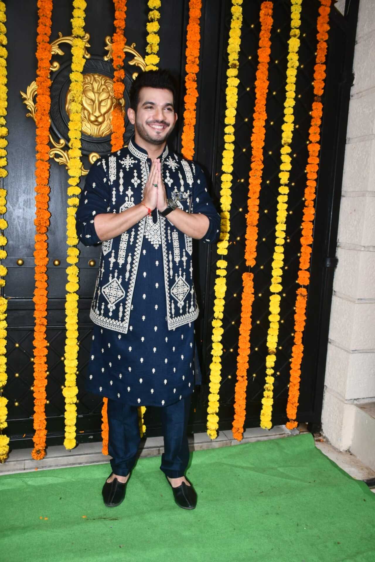 Arjun Bijlani was also seen arriving at Ektaa's residence. He looked dapper in an all-blue kurta-pyjama set and greeted paparazzi with folded hands. 